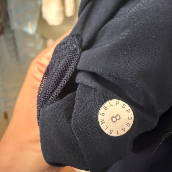 Lululemon On the Fly pant - Navy - Size 8 - Picture 2 of 6